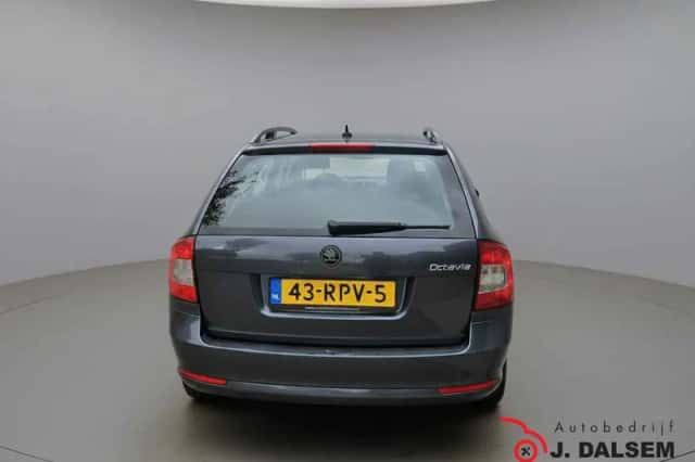 Škoda Octavia (2011) thumbnail 6