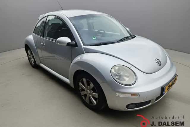 Volkswagen New Beetle (2007) thumbnail 3
