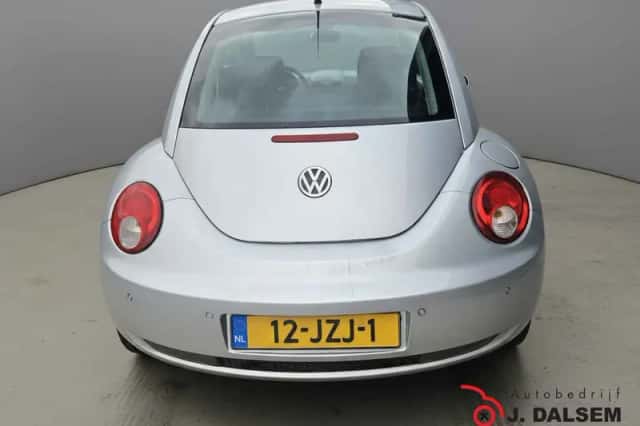 Volkswagen New Beetle (2007) thumbnail 5