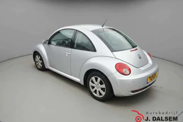 Volkswagen New Beetle (2007) thumbnail 6