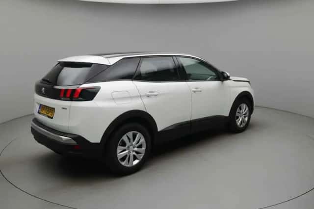 Peugeot 3008 (2017) thumbnail 4