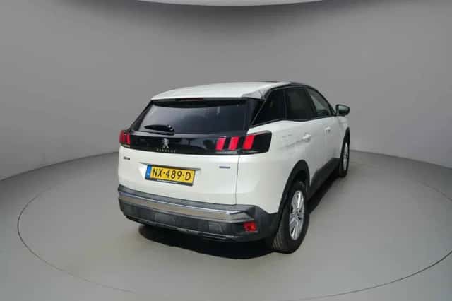 Peugeot 3008 (2017) thumbnail 6