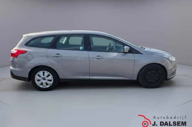 Ford Focus (2012) thumbnail 4
