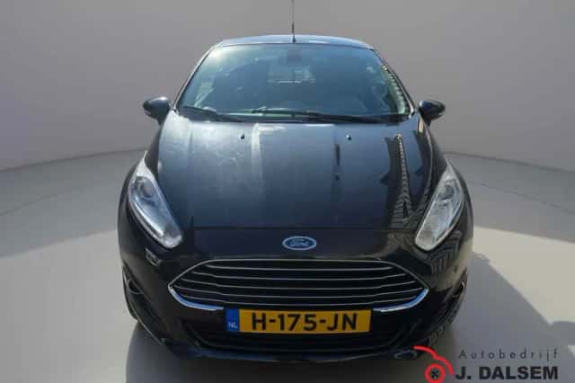 Ford Fiesta (2013) thumbnail 2