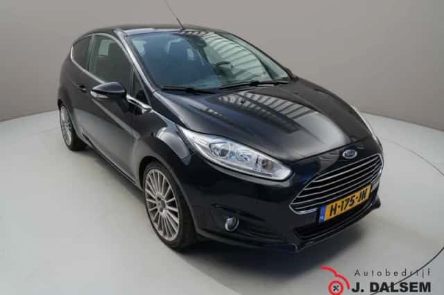 Ford Fiesta (2013) thumbnail 3