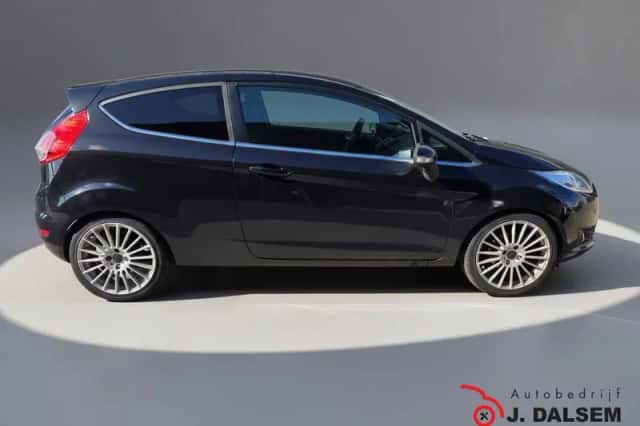 Ford Fiesta (2013) thumbnail 4