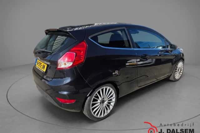 Ford Fiesta (2013) thumbnail 5