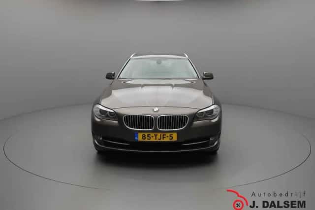 BMW 5-Serie (2012) thumbnail 2