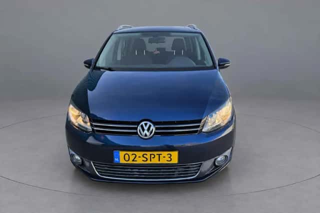 Volkswagen Touran (2011) thumbnail 2