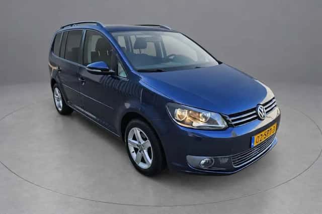 Volkswagen Touran (2011) thumbnail 3