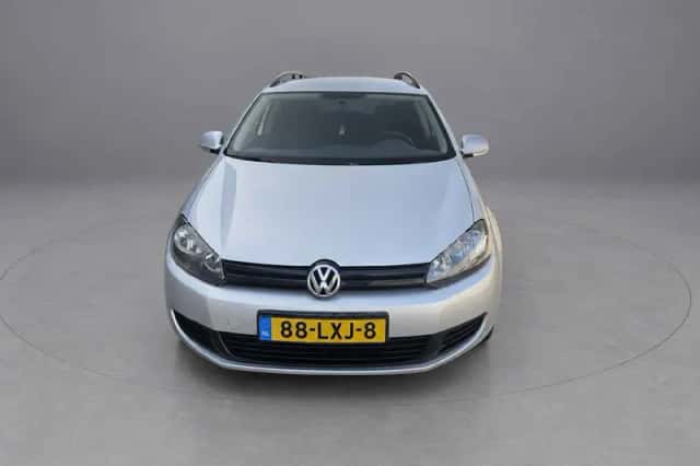 Volkswagen Golf (2010) thumbnail 2