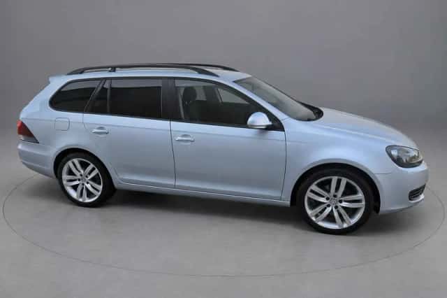 Volkswagen Golf (2010) thumbnail 4