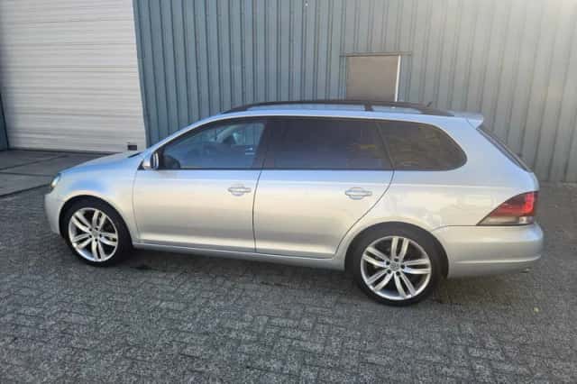 Volkswagen Golf (2010) thumbnail 6