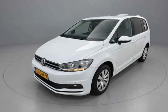 Volkswagen Touran (2019) thumbnail 1