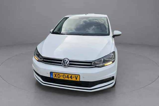 Volkswagen Touran (2019) thumbnail 2