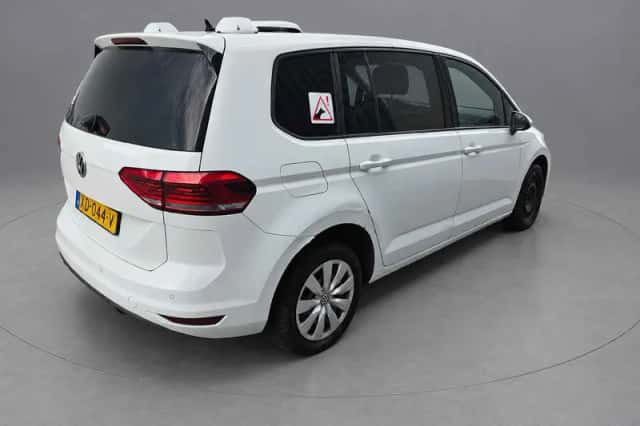 Volkswagen Touran (2019) thumbnail 5