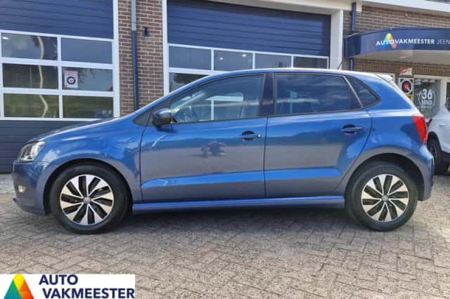 Volkswagen Polo (2017) thumbnail 2