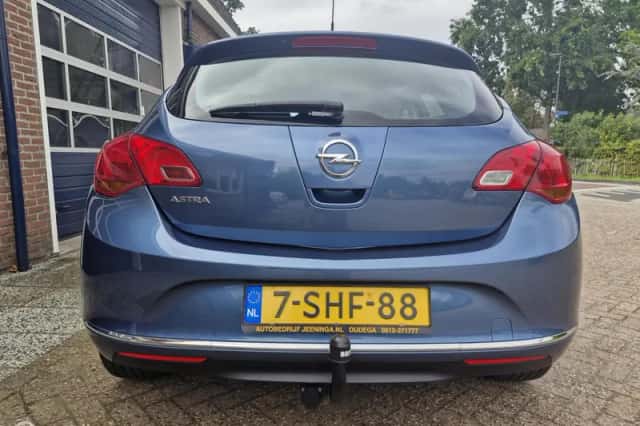 Opel Astra (2013) thumbnail 5