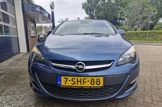 Opel Astra (2013) thumbnail 6