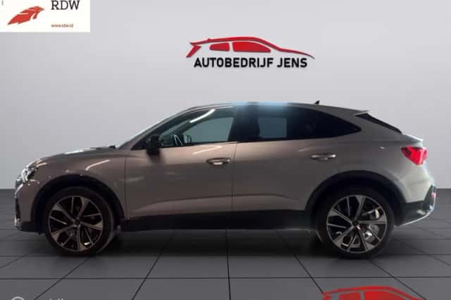 Audi Q3 (2023) thumbnail 3