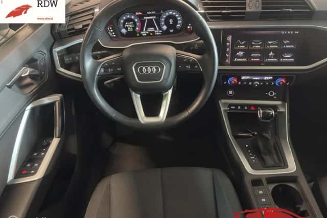 Audi Q3 (2023) thumbnail 5