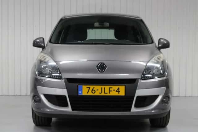 Renault Scénic (2009) thumbnail 2
