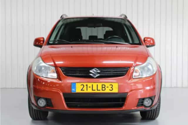 Suzuki SX4 (2010) thumbnail 2