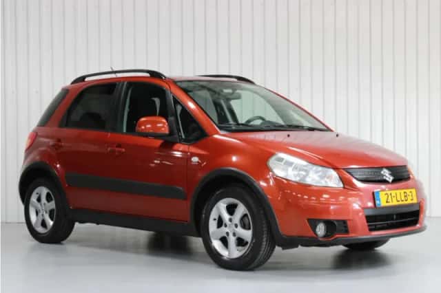 Suzuki SX4 (2010) thumbnail 3