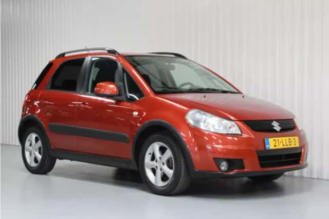 Suzuki SX4 (2010) thumbnail 4