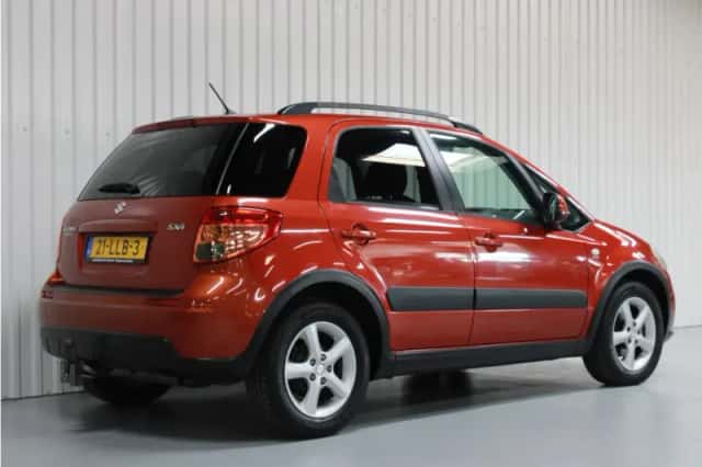 Suzuki SX4 (2010) thumbnail 6