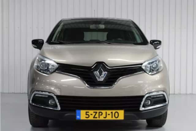 Renault Captur (2015) thumbnail 2