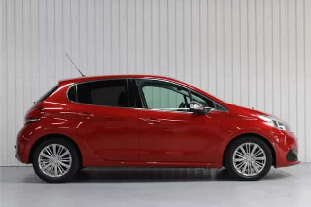 Peugeot 208 (2015) thumbnail 5