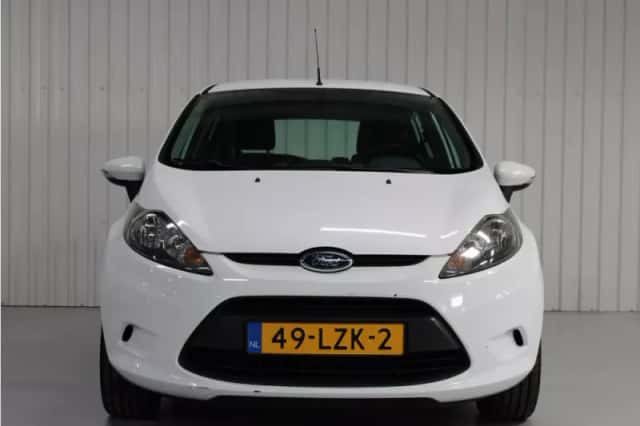 Ford Fiesta (2010) thumbnail 2