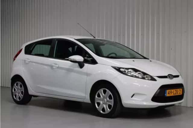 Ford Fiesta (2010) thumbnail 4
