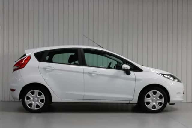 Ford Fiesta (2010) thumbnail 5