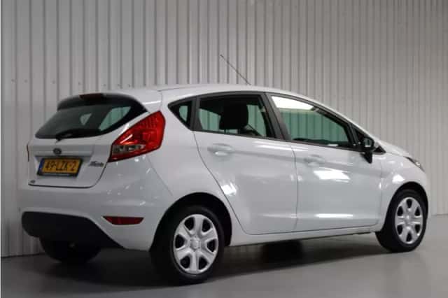 Ford Fiesta (2010) thumbnail 6