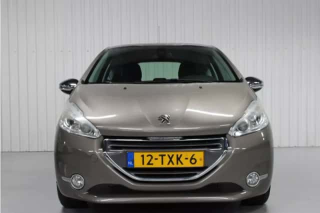 Peugeot 208 (2012) thumbnail 2