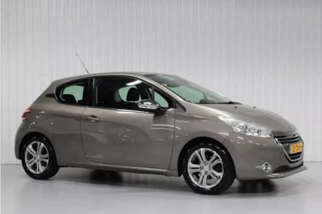 Peugeot 208 (2012) thumbnail 3