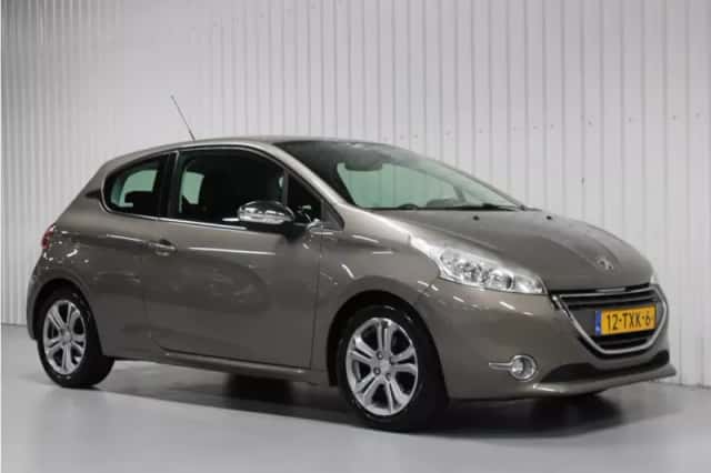 Peugeot 208 (2012) thumbnail 4