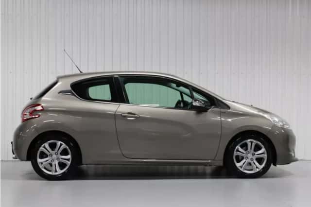 Peugeot 208 (2012) thumbnail 5