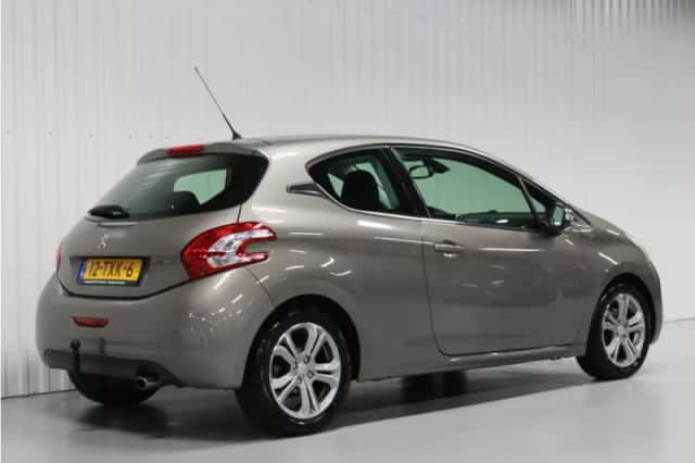 Peugeot 208 (2012) thumbnail 6