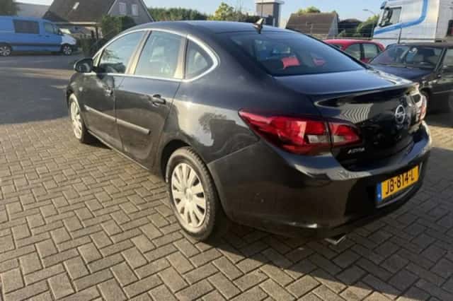 Opel Astra (2016) thumbnail 2