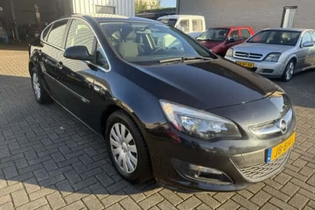 Opel Astra (2016) thumbnail 3