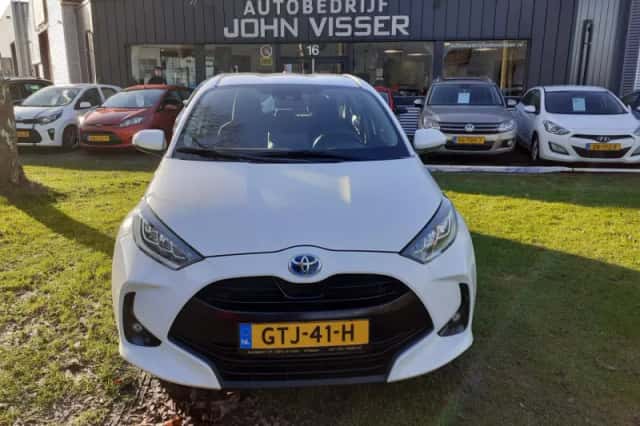 Toyota Yaris (2020) thumbnail 2