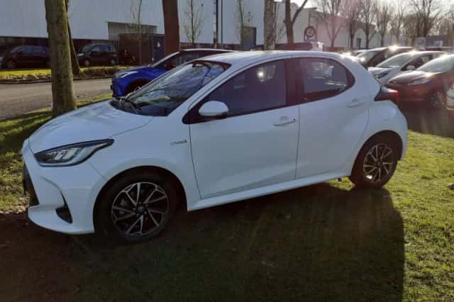 Toyota Yaris (2020) thumbnail 3