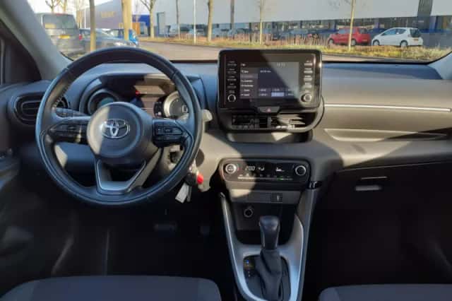 Toyota Yaris (2020) thumbnail 4