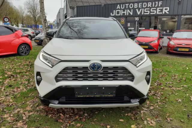 Toyota RAV4 (2020) thumbnail 2
