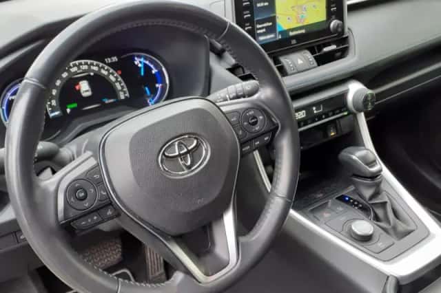 Toyota RAV4 (2020) thumbnail 6