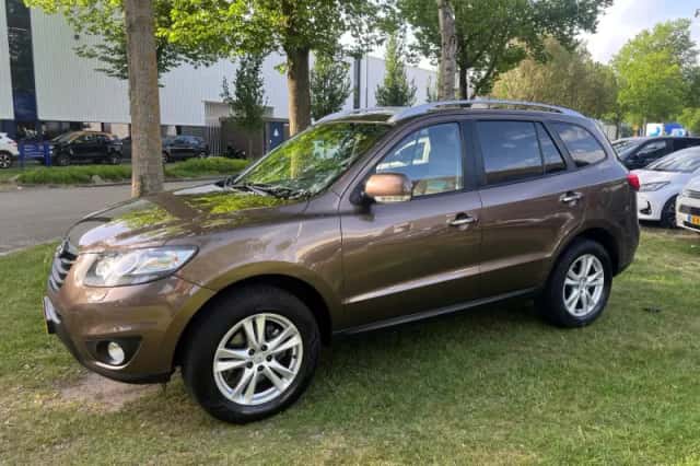 Hyundai Santa Fe (2011) thumbnail 2