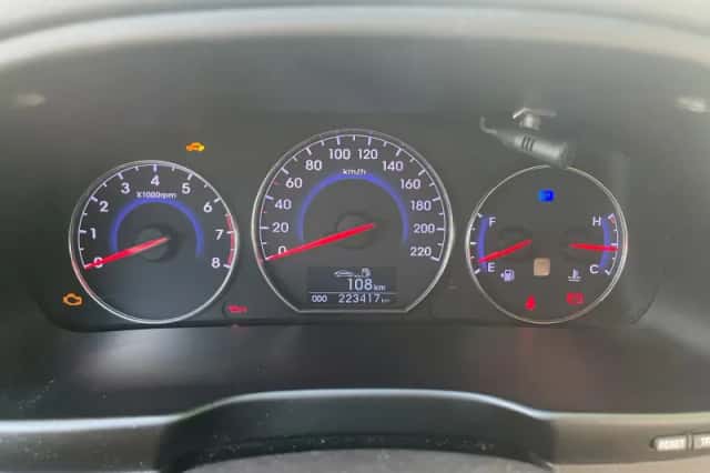 Hyundai Santa Fe (2011) thumbnail 3